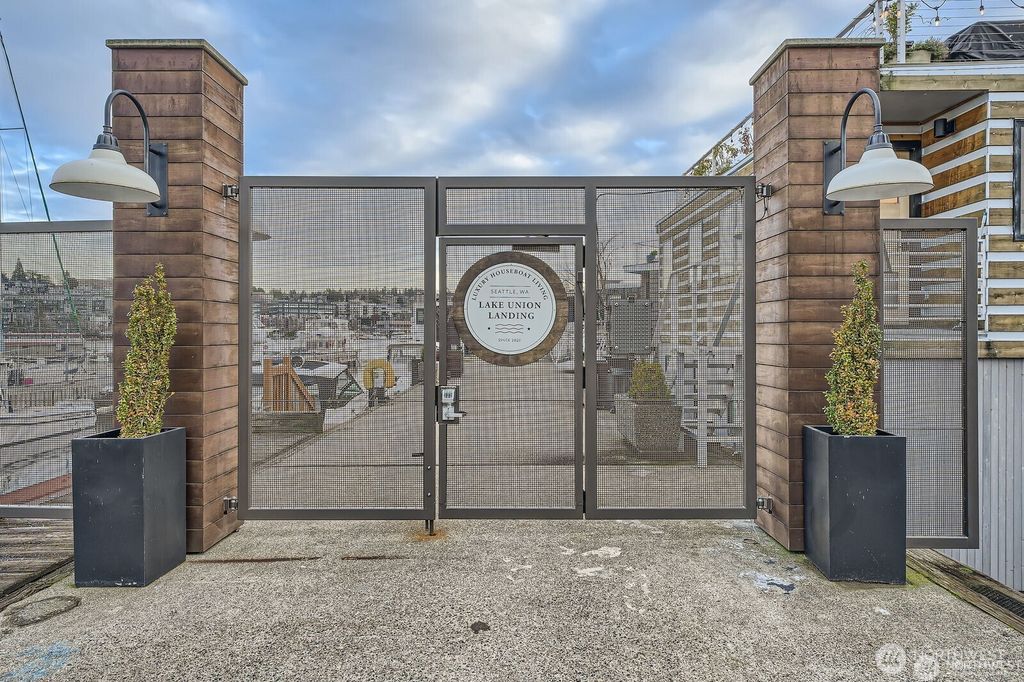 Photo of 2309 N Northlake Way #5, Seattle, WA 98103 (MLS # 2503473)