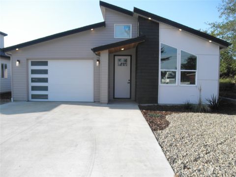 Photo of 111 24th Street NE, Long Beach, WA 98631 (MLS # 2157753)