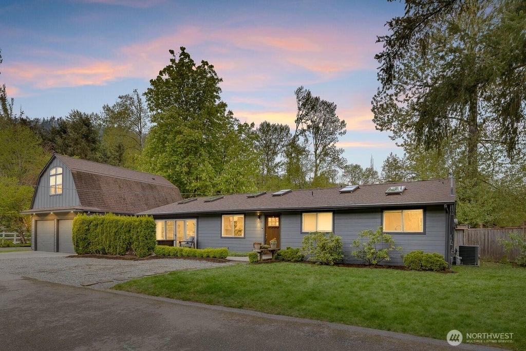 Photo of 1109 Lewis Lane SE, Issaquah, WA 98027 (MLS # 2513254)