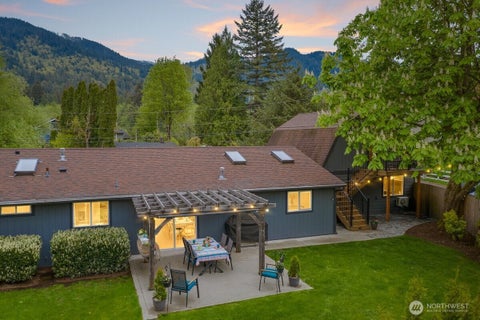 Photo of 1109 Lewis Lane SE, Issaquah, WA 98027 (MLS # 2513254)