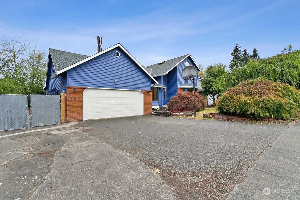 Photo of 20930 37th Place W, Lynnwood, WA 98036 (MLS # 2013110)