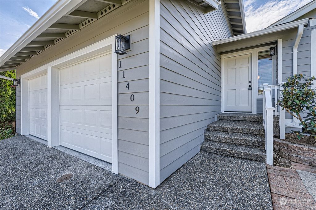 Photo of 11409 SE 177th Place, Renton, WA 98055 (MLS # 2067119)