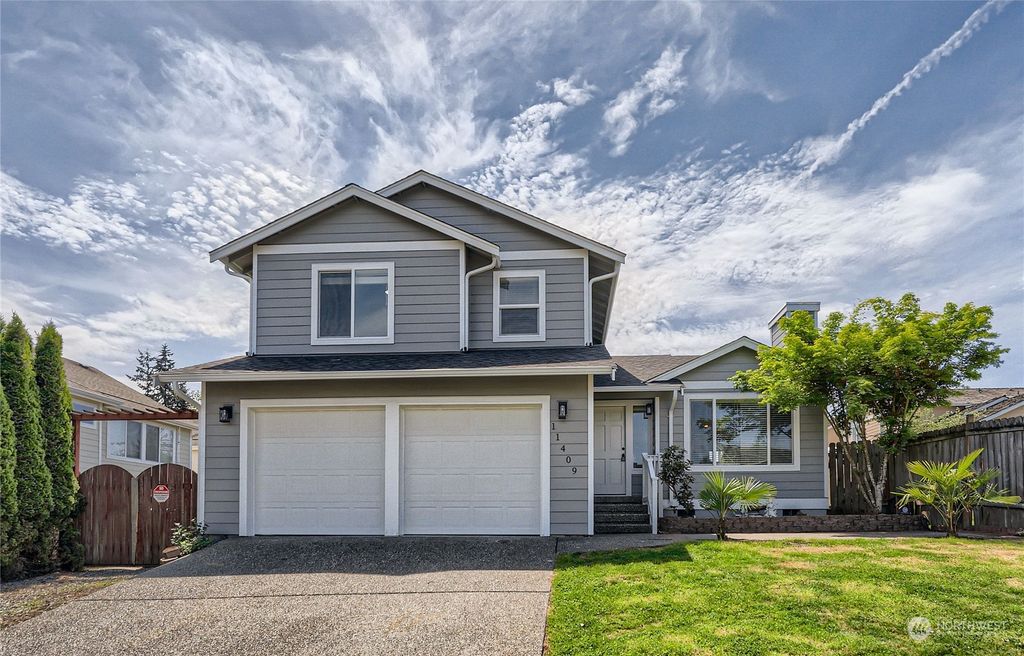 Photo of 11409 SE 177th Place, Renton, WA 98055 (MLS # 2067119)