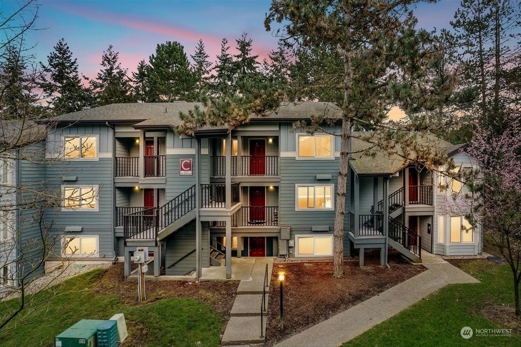 Photo of 11115 NE 124th Lane #C310, Kirkland, WA 98034 (MLS # 2213765)