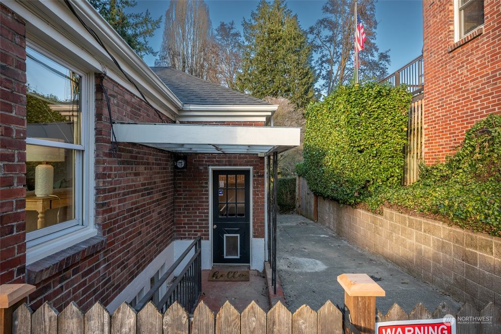 Photo of 312 NE 95th Street, Seattle, WA 98115 (MLS # 2191199)
