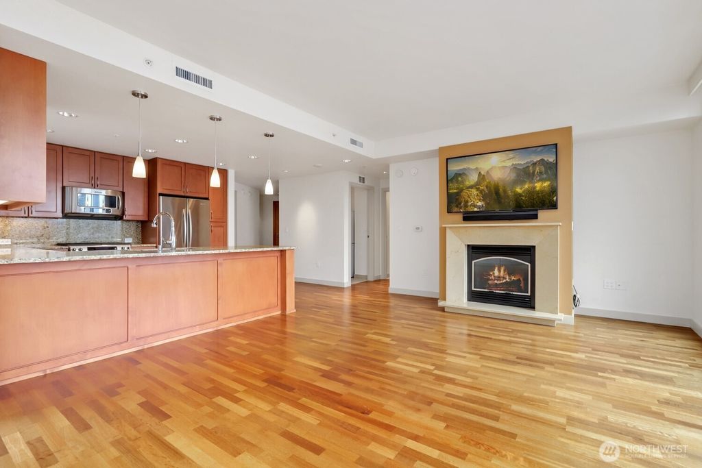 Photo of 10650 NE 9th Place #1520, Bellevue, WA 98004 (MLS # 2470928)