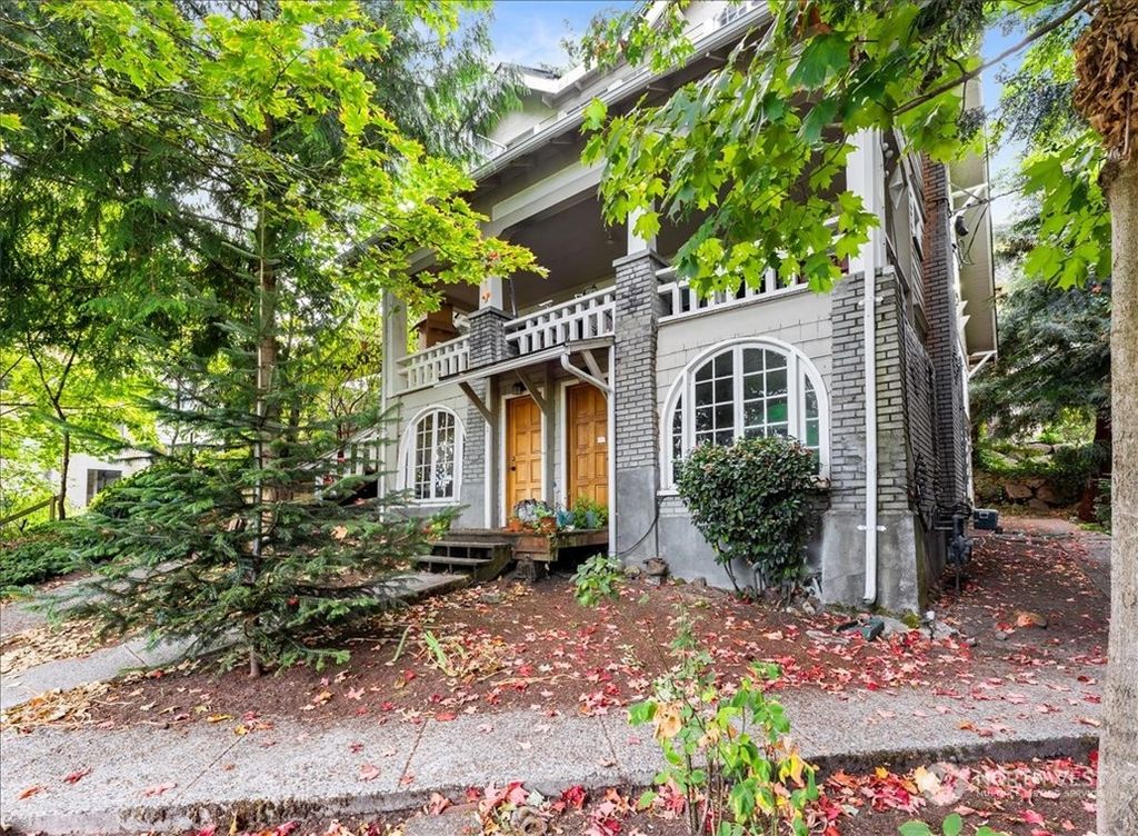 Photo of 5219 22nd Avenue NE, Seattle, WA 98105 (MLS # 2195445)