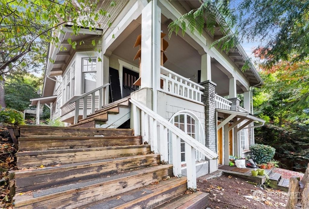 Photo of 5219 22nd Avenue NE, Seattle, WA 98105 (MLS # 2195445)