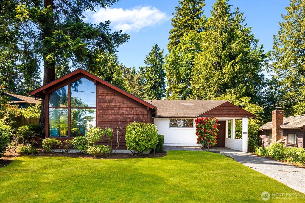 Photo of 9539 Lake Shore Blvd Blvd NE, Seattle, WA 98115 (MLS # 2386280)