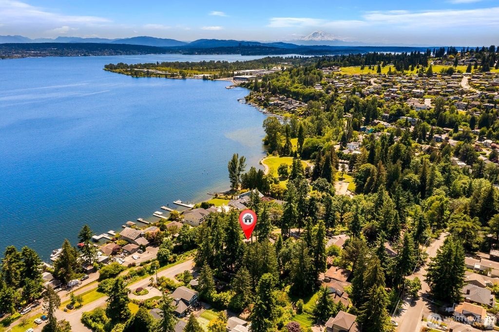 Photo of 9539 Lake Shore Blvd Blvd NE, Seattle, WA 98115 (MLS # 2386280)