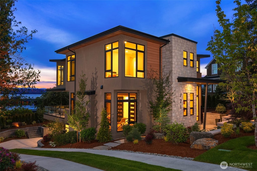 Photo of 721 2nd Street S, Kirkland, WA 98033 (MLS # 2523254)