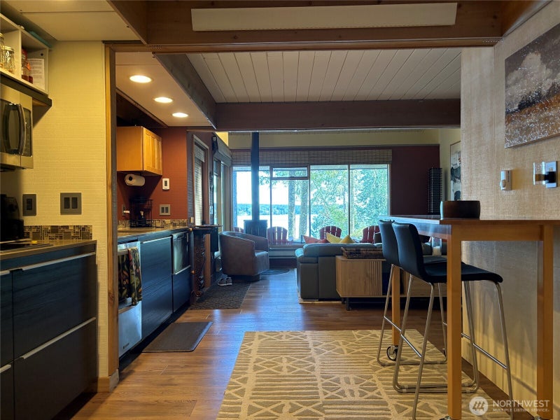 332 E Pointes Drive E 332