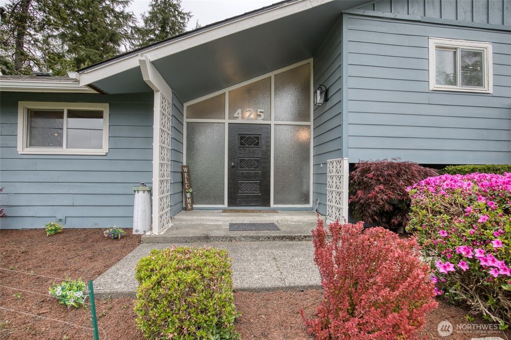 Photo of 425 Beacon Hill Road, Hoquiam, WA 98550 (MLS # 2518256)