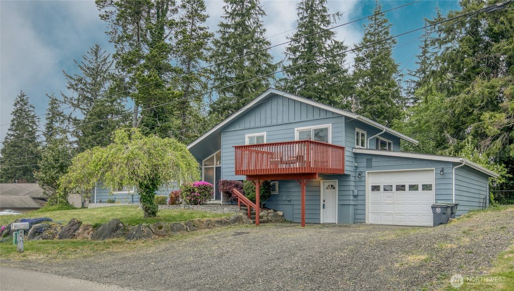 Photo of 425 Beacon Hill Road, Hoquiam, WA 98550 (MLS # 2518256)