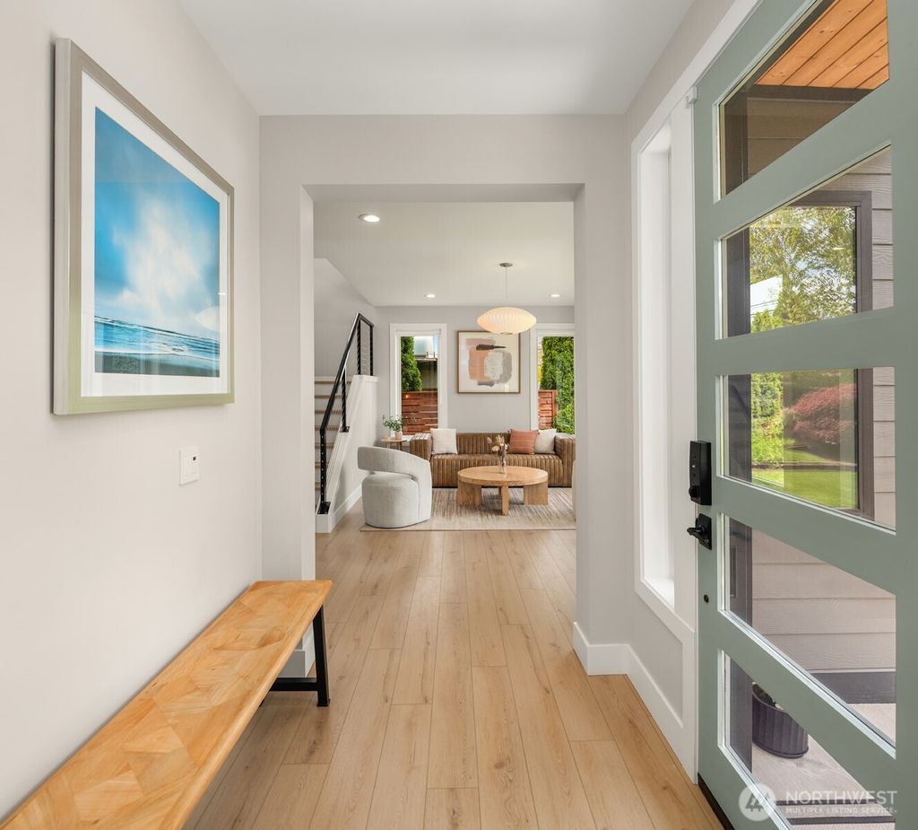 Photo of 635 17th Avenue W, Kirkland, WA 98033 (MLS # 2516590)