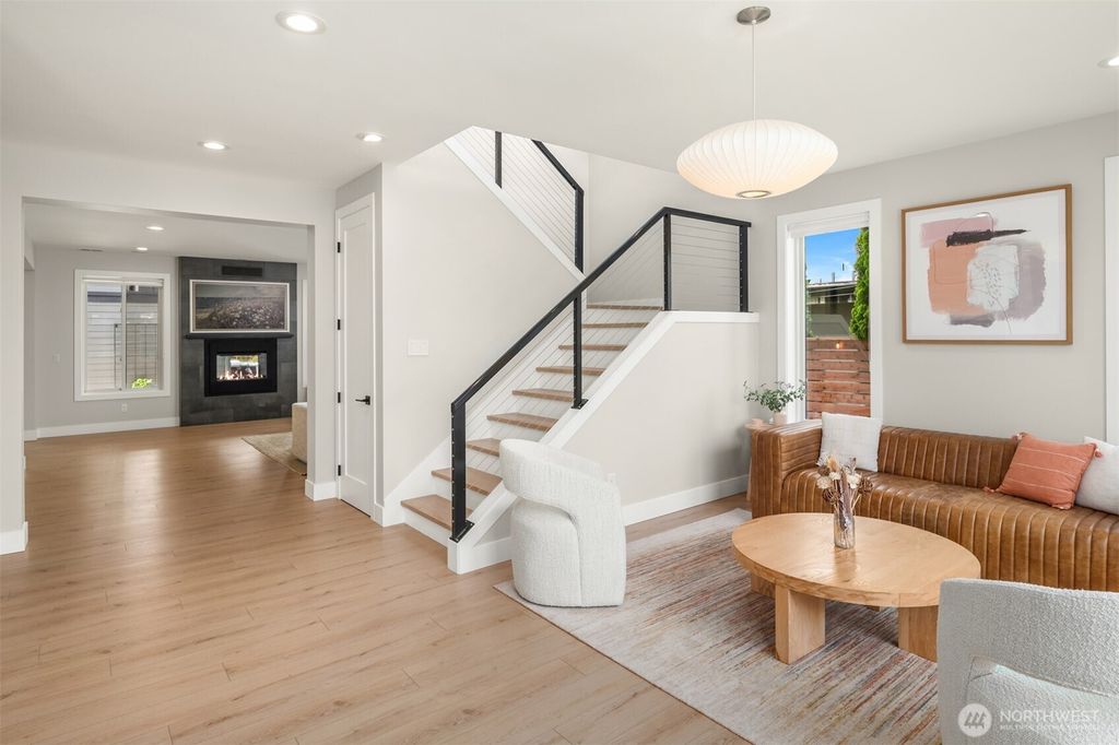 Photo of 635 17th Avenue W, Kirkland, WA 98033 (MLS # 2516590)