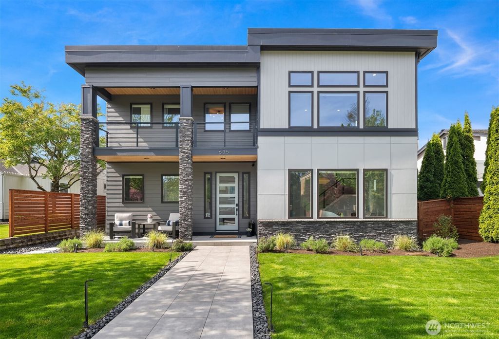 Photo of 635 17th Avenue W, Kirkland, WA 98033 (MLS # 2516590)