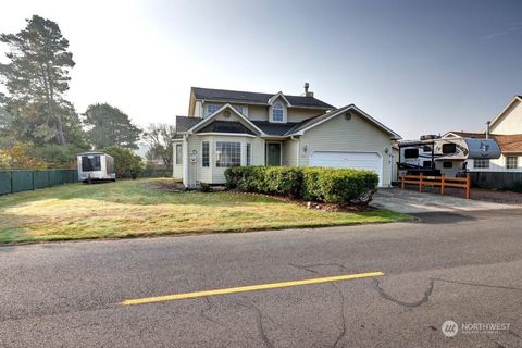 Photo of 105 17th Street NE, Long Beach, WA 98631 (MLS # 2009060)