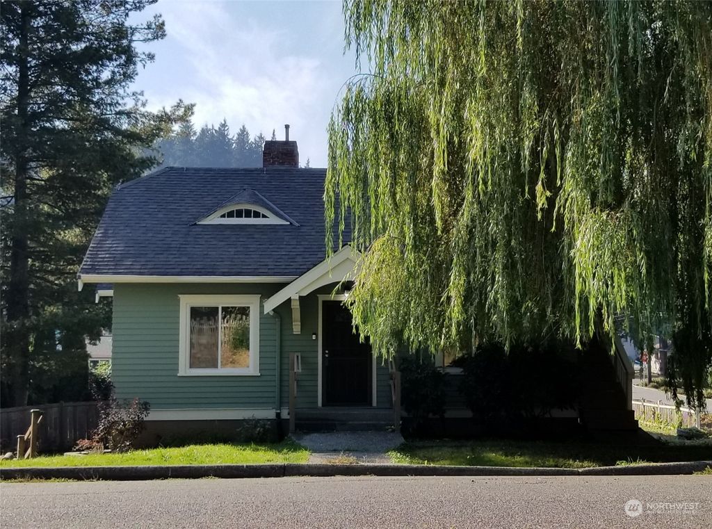 Photo of 4202 Terrace Drive, Everett, WA 98203 (MLS # 1998433)