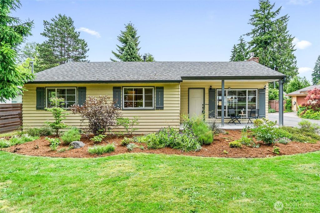 Photo of 13720 Corliss Avenue N, Seattle, WA 98133 (MLS # 2386747)