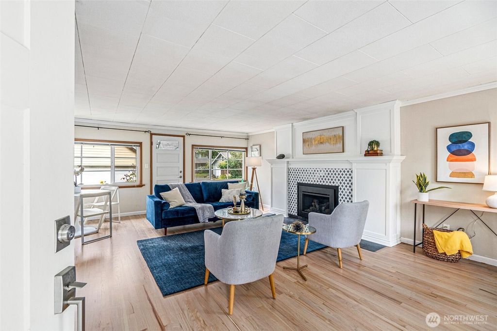 Photo of 13720 Corliss Avenue N, Seattle, WA 98133 (MLS # 2386747)