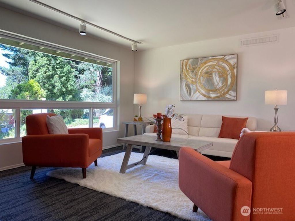Photo of 4117 NE 107th Street, Seattle, WA 98125 (MLS # 2390864)