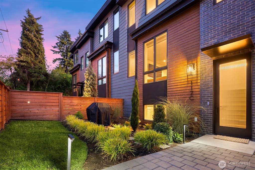 Photo of 117 6th Street #C, Kirkland, WA 98033 (MLS # 2562447)