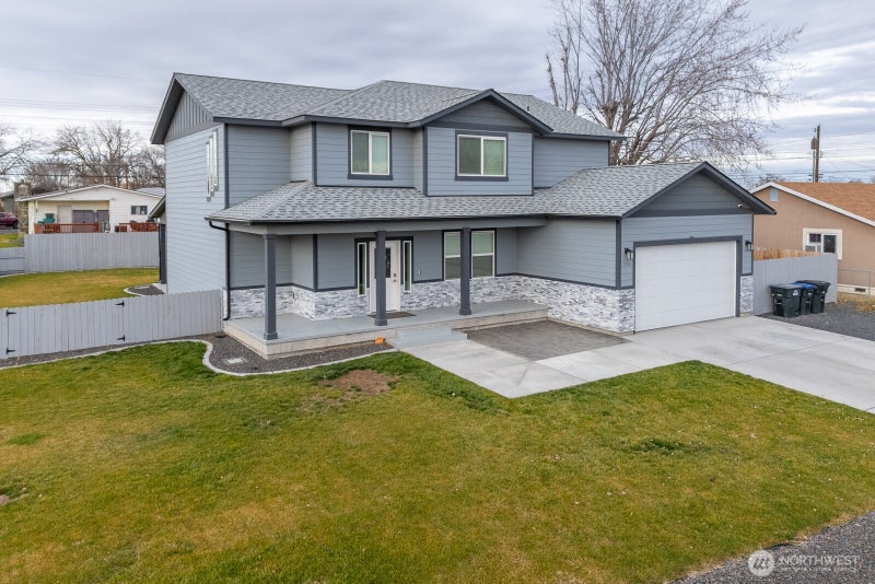 2036 W Lakeside