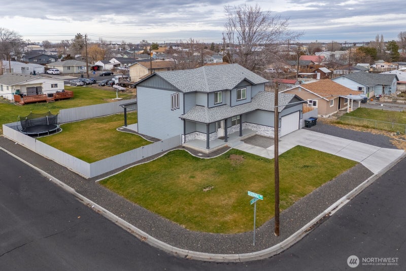 2036 W Lakeside