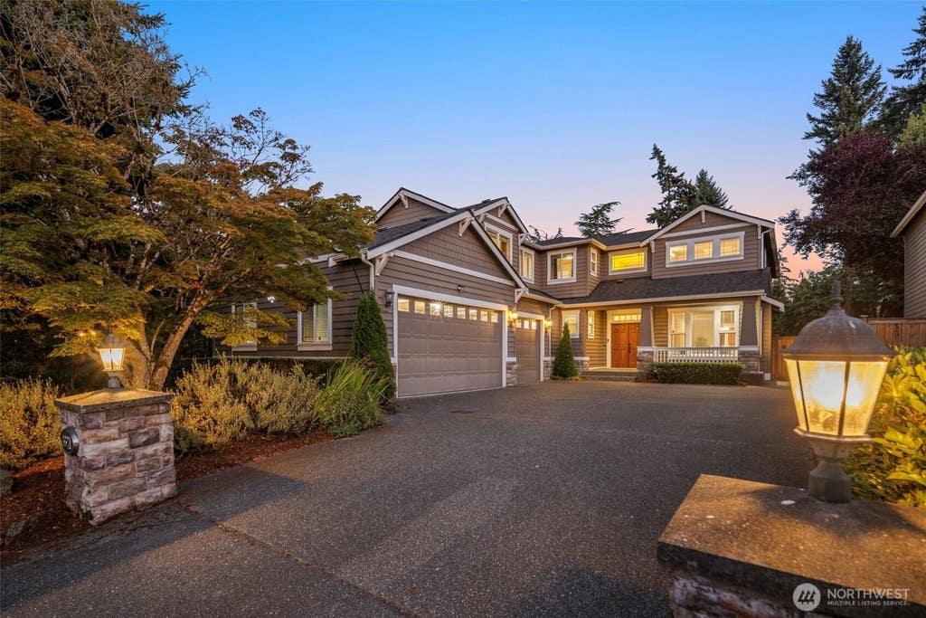Photo of 8821 SE 39th Street, Mercer Island, WA 98040 (MLS # 2565082)