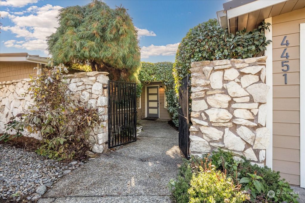 Photo of 4451 139th Avenue SE, Bellevue, WA 98006 (MLS # 2305410)