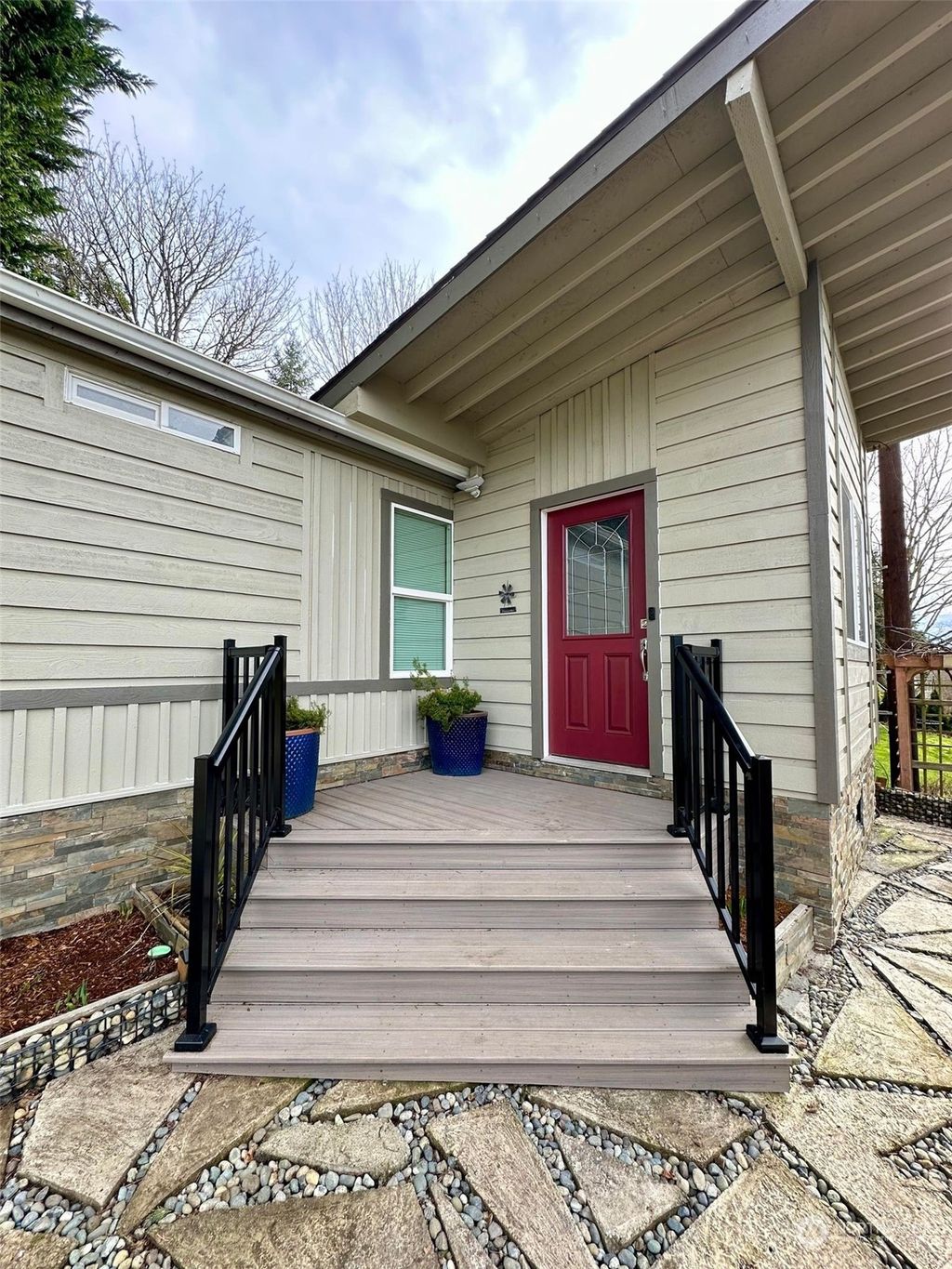 Photo of 9848 26th Avenue SW, Seattle, WA 98106 (MLS # 2201564)