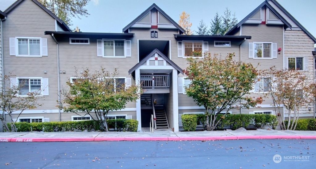 Photo of 18501 SE Newport Way #J340, Issaquah, WA 98027 (MLS # 2290974)