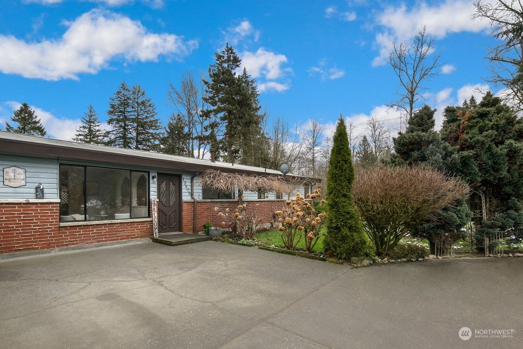 Photo of 13408 184th Avenue SE, Renton, WA 98059 (MLS # 2039370)