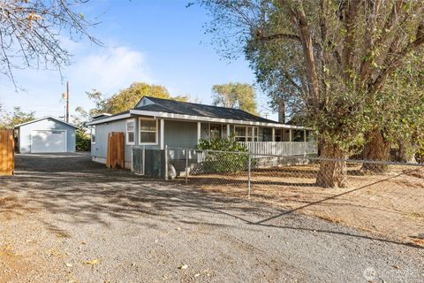 Photo of 238 6th Ave SE Ave, Soap Lake, WA 98851 (MLS # 2451719)