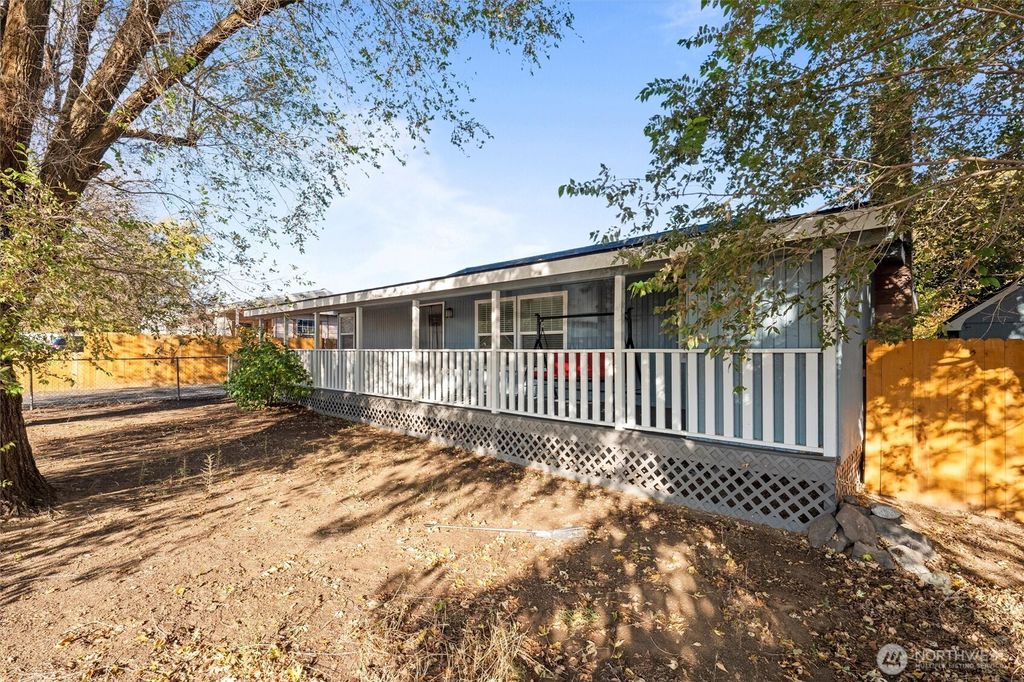 Photo of 238 6th Ave SE Ave, Soap Lake, WA 98851 (MLS # 2451719)