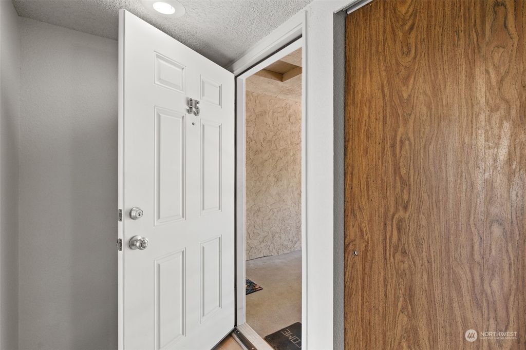 Photo of 12525 NE 145th Place #F95, Kirkland, WA 98034 (MLS # 2163004)