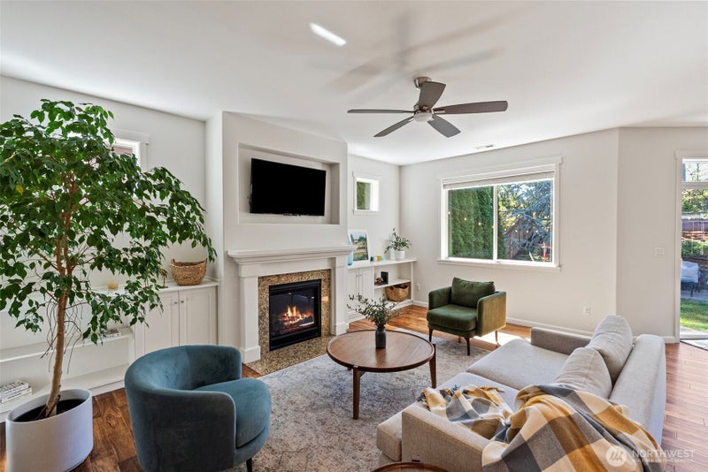 11240 Borgen Loop