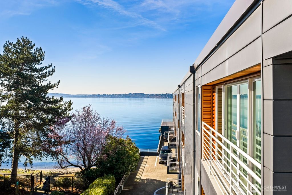 Photo of 733 Lake Street S #301, Kirkland, WA 98033 (MLS # 2488362)