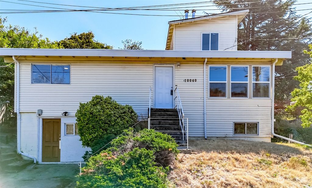 Photo of 10040 21st Avenue SW, Seattle, WA 98146 (MLS # 2244250)