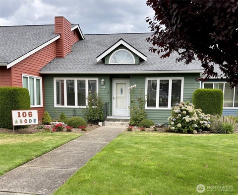 Photo of 106 Fairside Drive #D, Lynden, WA 98264 (MLS # 2573751)