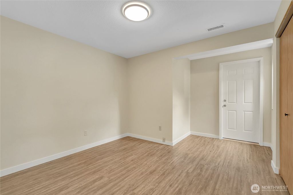 listing image 9362128394858523504