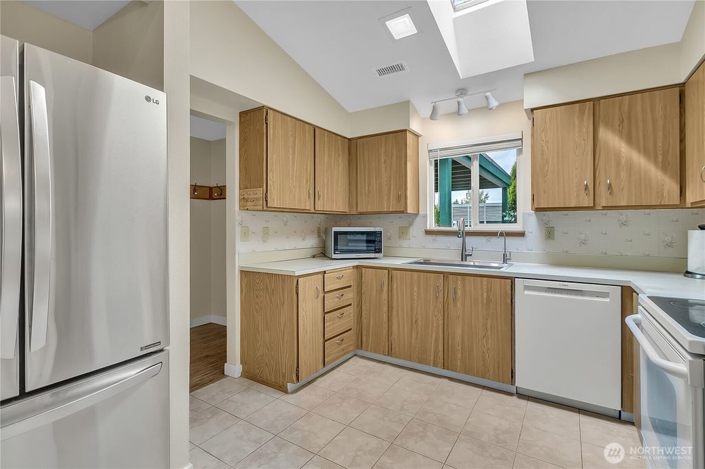 listing image 9369155504849448135