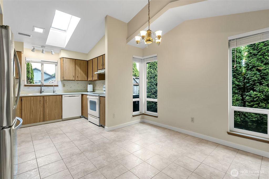 listing image 9363059751124857218