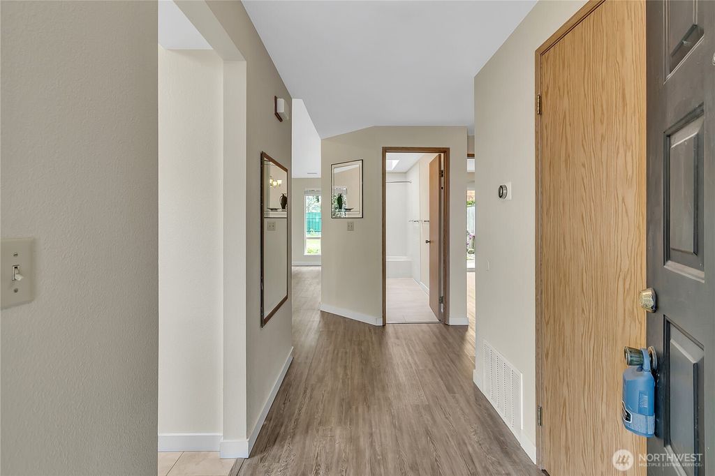 listing image 9366925901743882837
