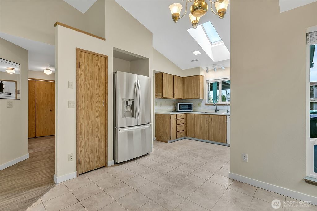 listing image 9369828105405401255