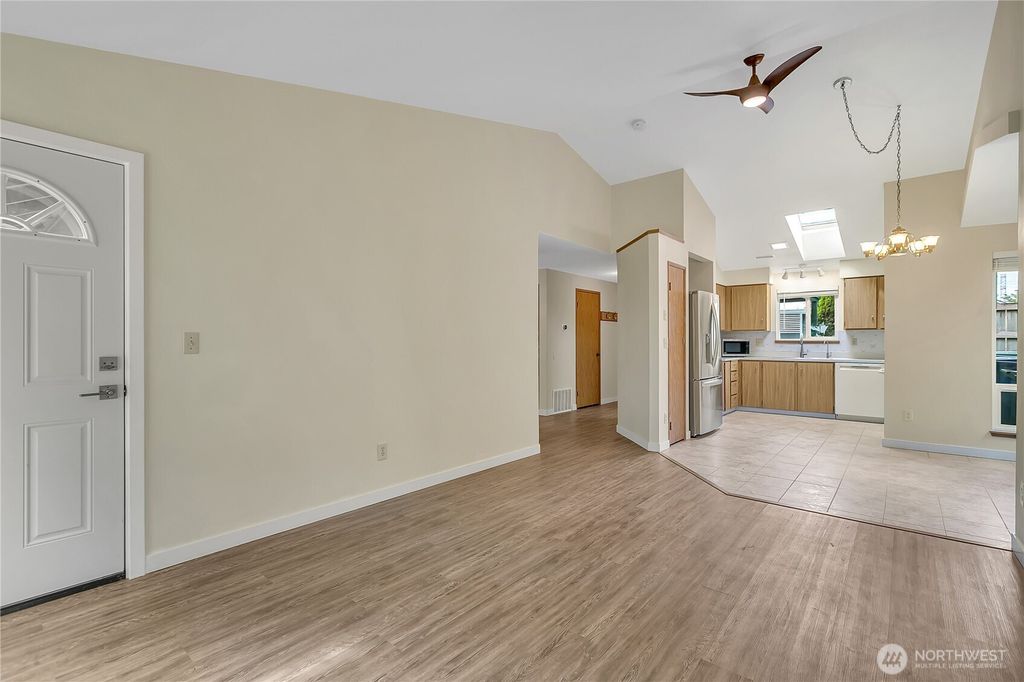 listing image 9367491266062396657