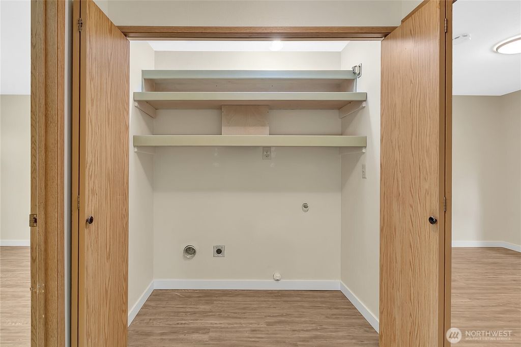 listing image 9366723833094492245