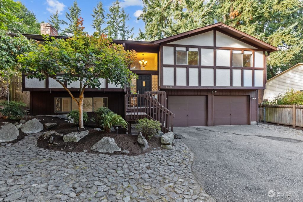 Photo of 19321 5th Avenue NE, Shoreline, WA 98155 (MLS # 2159213)