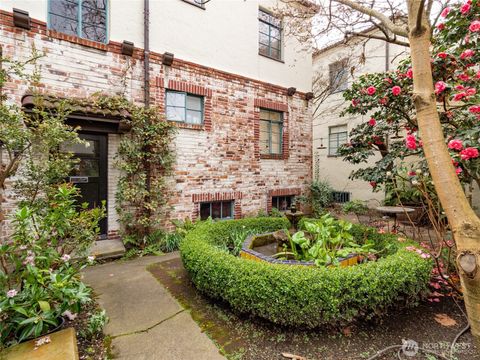 Photo of 1106 NE 42nd St #19, Seattle, WA 98105 (MLS # 2505857)